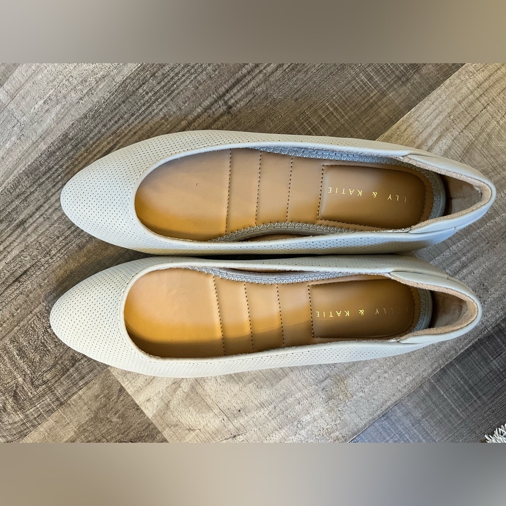 Kelly & Katie Women's Perforated Light Grey Loafers Arle Size 6